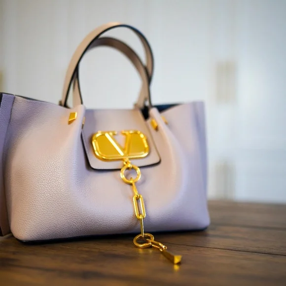 Valentino Garavani VLogo Tote Leather Small - Picture 6 of 16